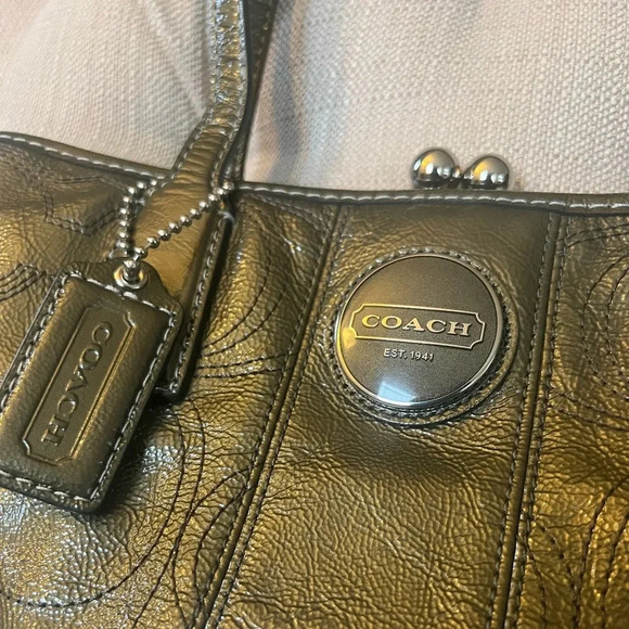 COACH NEW Carryall Signature Patent Kisslock Purse Bag Shoulder Handbag - Picture 2 of 10